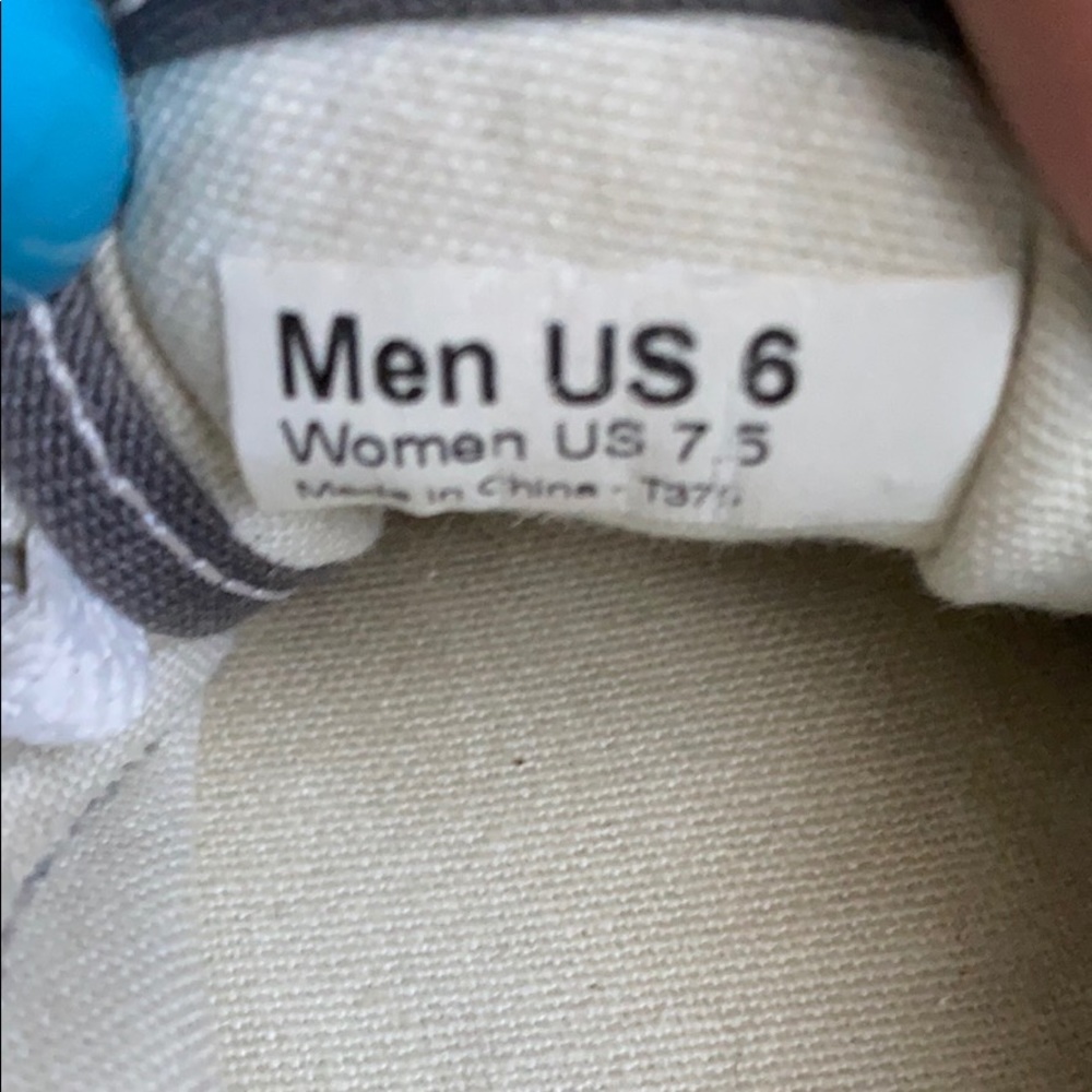 Vans - Picture 2 of 6